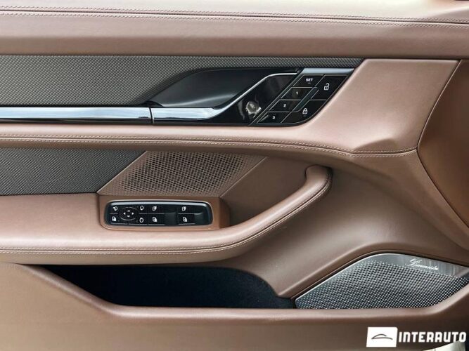 Porsche Taycan Turbo S 42 interauto-car