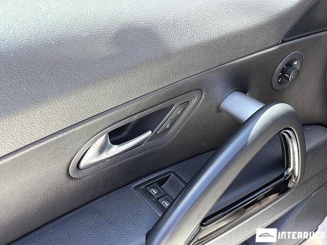 Volkswagen Scirocco R 33 interauto-car