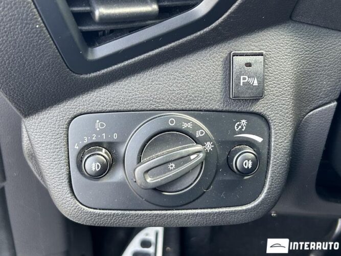 Ford Kuga 38 interauto-car