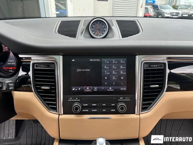 Porsche Macan 44 interauto-car