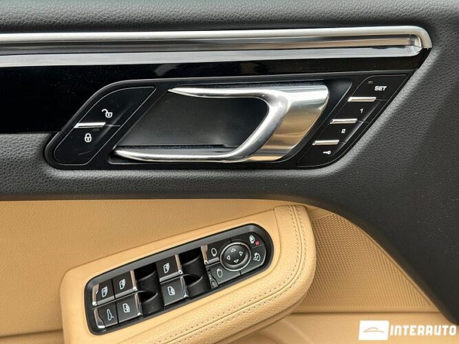 Porsche Macan 46 interauto-car