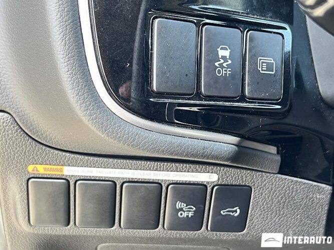 Mitsubishi Outlander 43 interauto-car