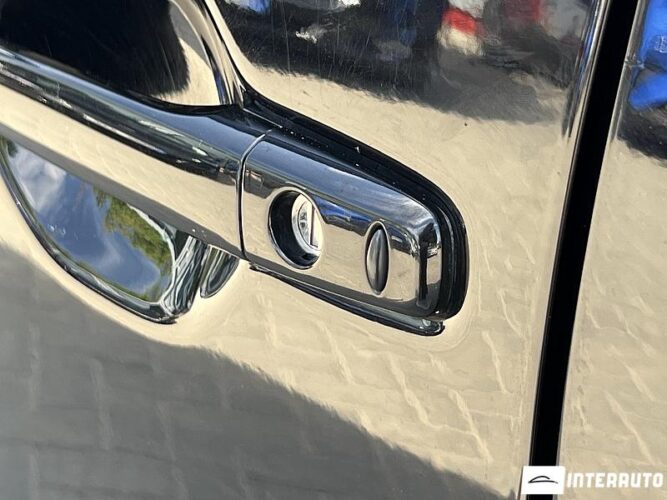 Mitsubishi Outlander 38 interauto-car