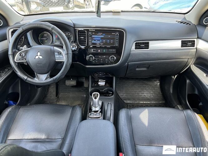 Mitsubishi Outlander 42 interauto-car