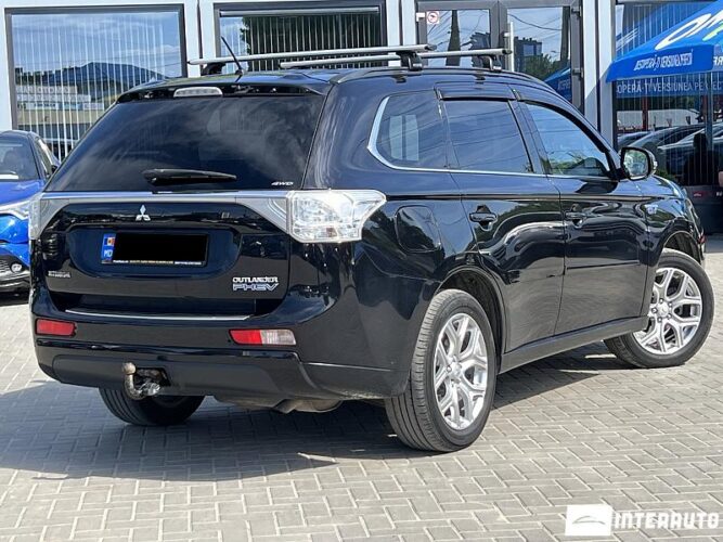 Mitsubishi Outlander 36 interauto-car