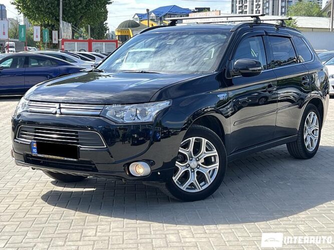 Mitsubishi Outlander 34 interauto-car