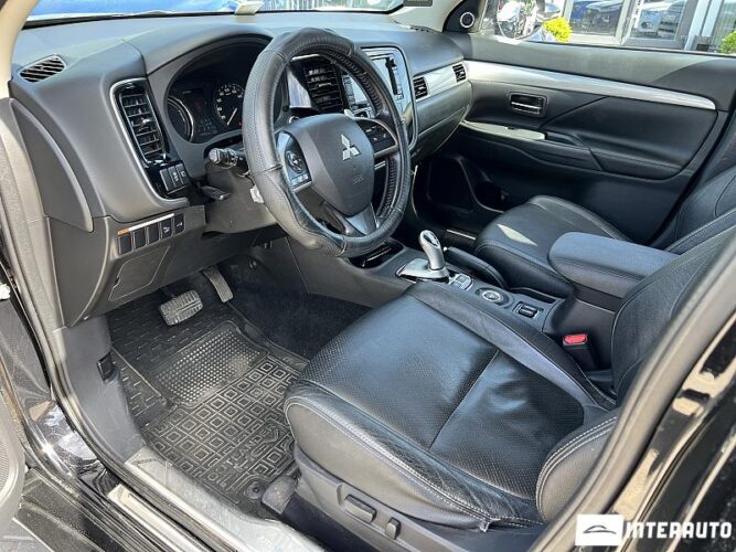 Mitsubishi Outlander 40 interauto-car