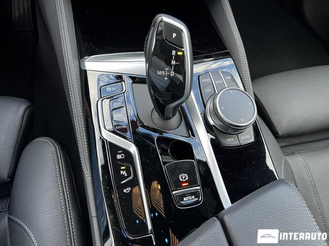 BMW 530e 47 interauto-car