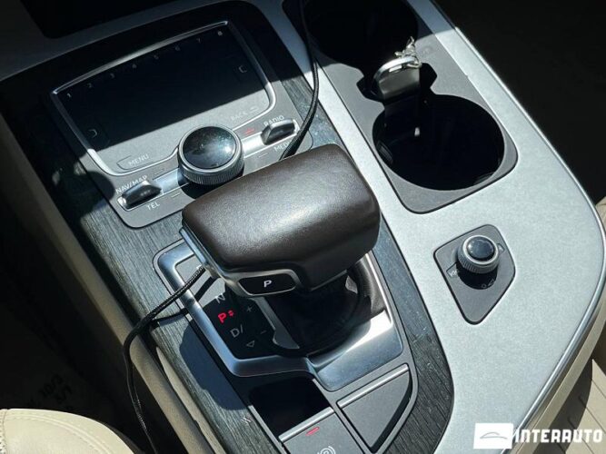 Audi Q7 43 interauto-car