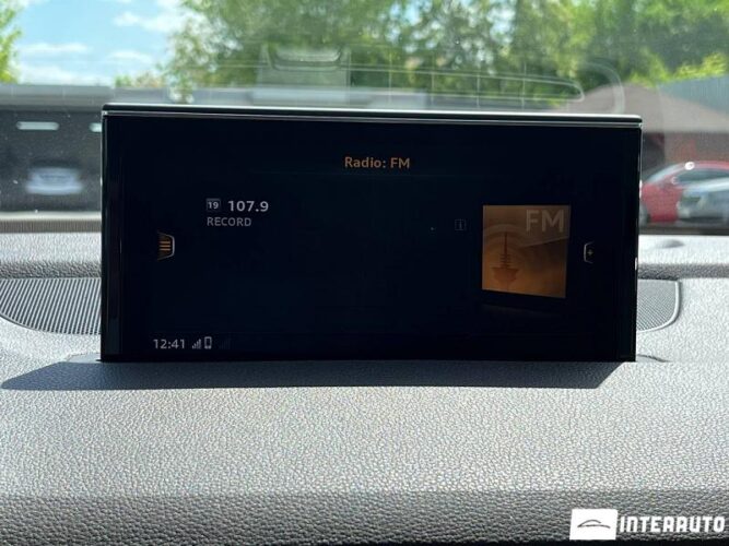 Audi Q7 40 interauto-car