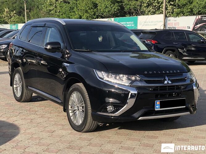 Mitsubishi Outlander 33 interauto-car