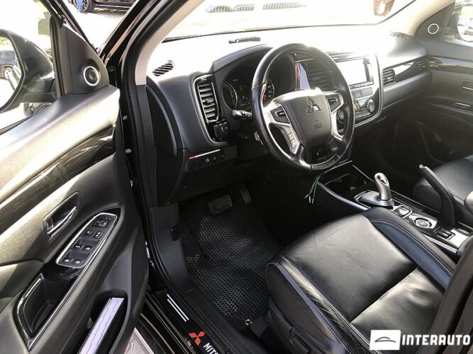 Mitsubishi Outlander 35 interauto-car