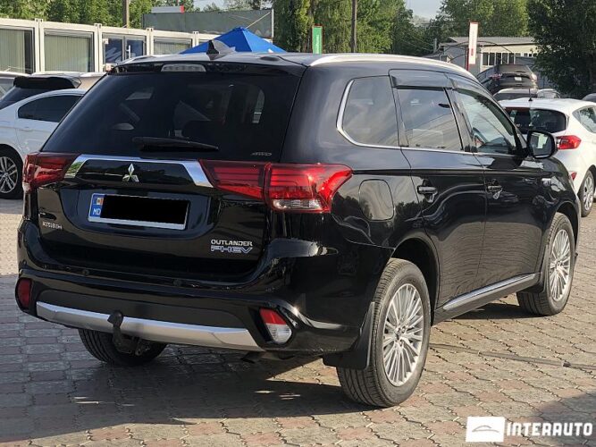 Mitsubishi Outlander 32 interauto-car
