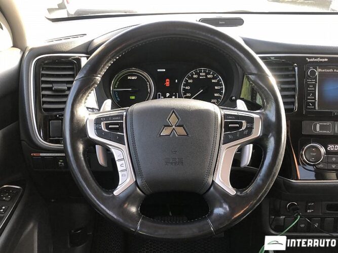 Mitsubishi Outlander 37 interauto-car