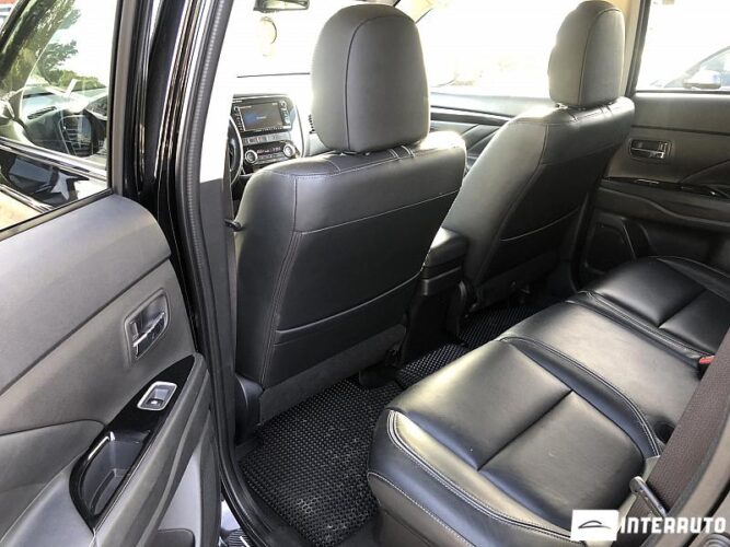 Mitsubishi Outlander 44 interauto-car