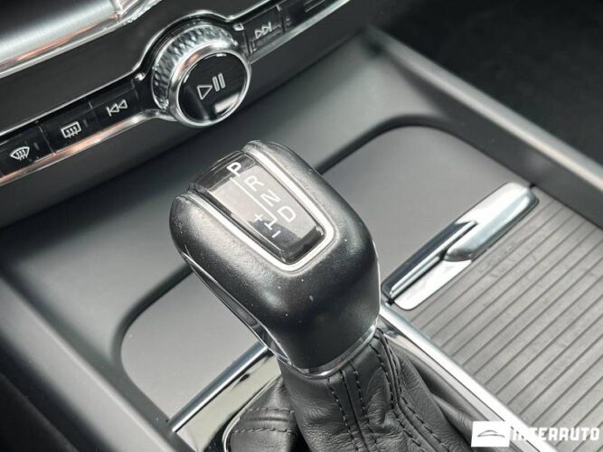 Volvo XC 60 51 interauto-car