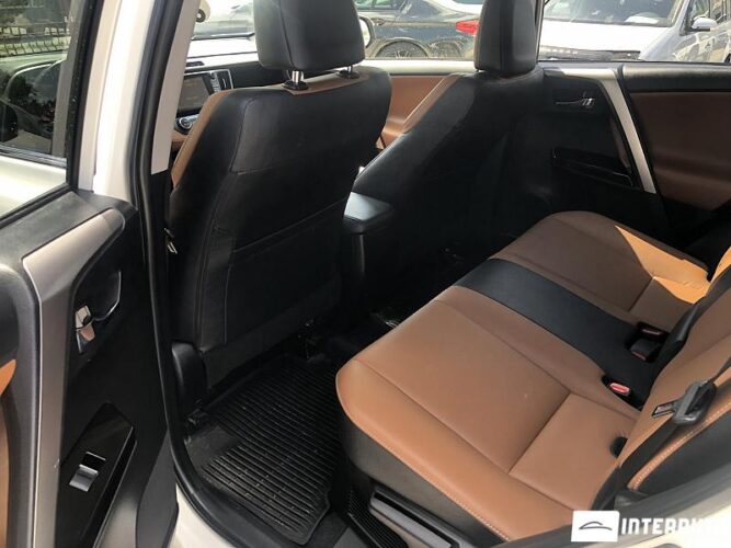 Toyota Rav-4 45 interauto-car