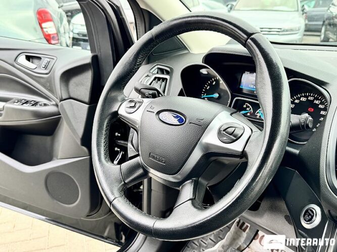 Ford Kuga 38 interauto-car