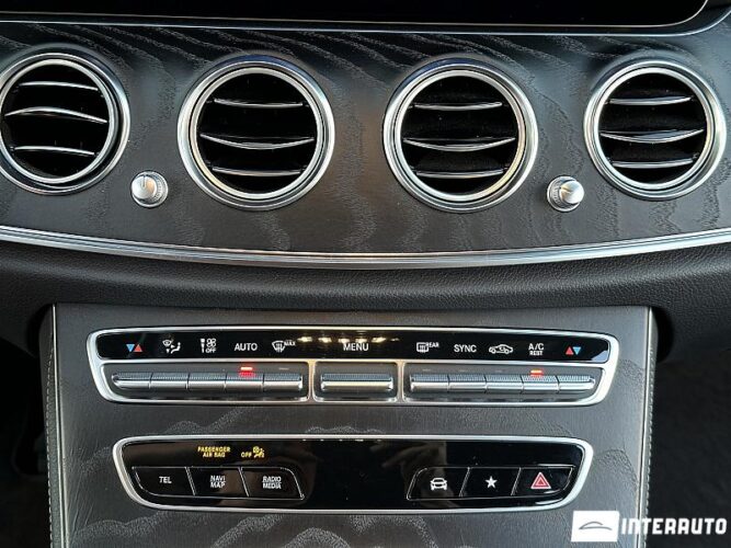 Mercedes E 220 57 interauto-car