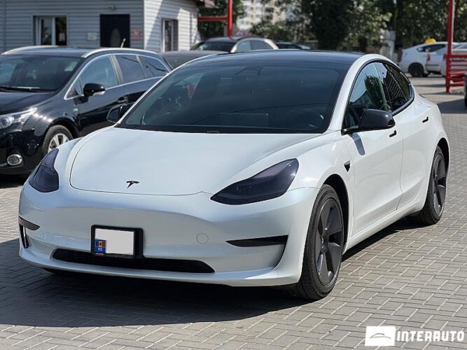 Tesla Model 3 27 interauto-car