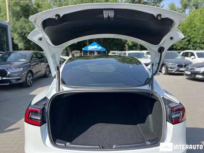Tesla Model 3 42 interauto-car