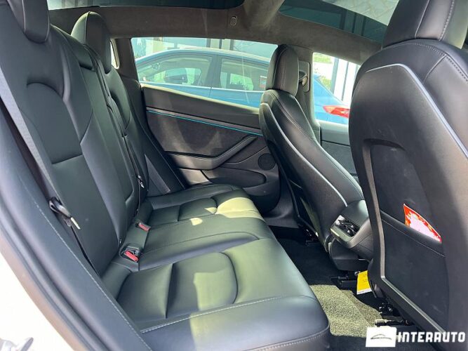 Tesla Model 3 39 interauto-car
