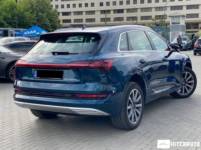 Audi E-tron 42 interauto-car