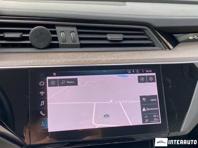 Audi E-tron 58 interauto-car