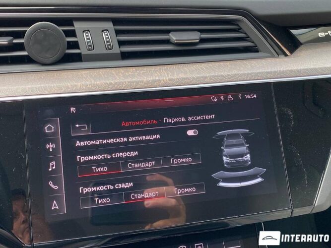 Audi E-tron 56 interauto-car