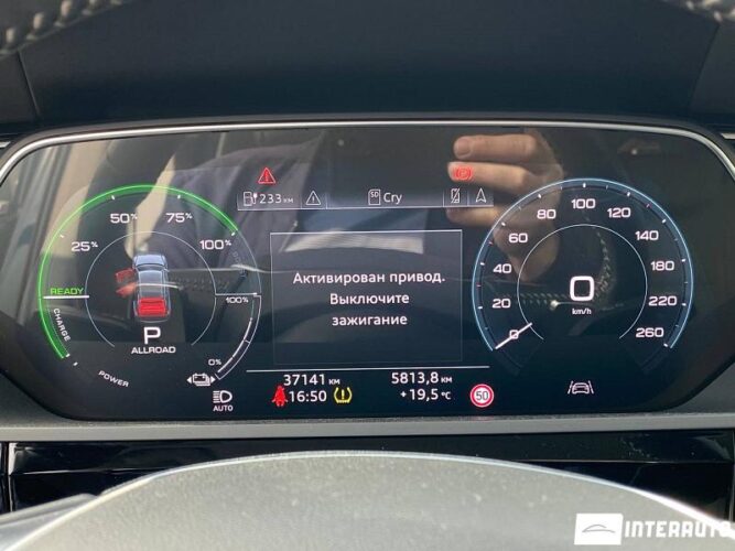 Audi E-tron 57 interauto-car