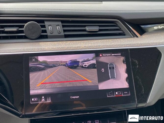 Audi E-tron 53 interauto-car