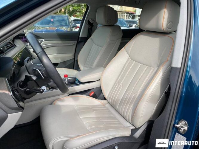 Audi E-tron 47 interauto-car