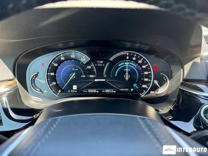 BMW 530e 38 interauto-car