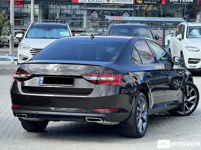 Skoda Superb 42 interauto-car
