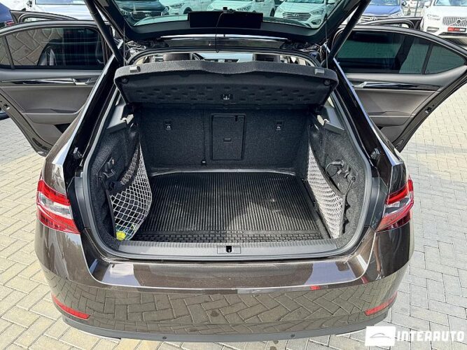 Skoda Superb 64 interauto-car