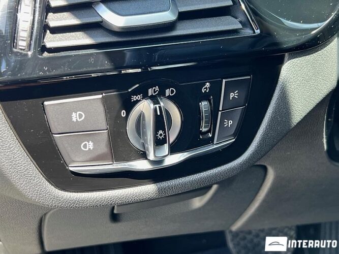 BMW 530e 43 interauto-car