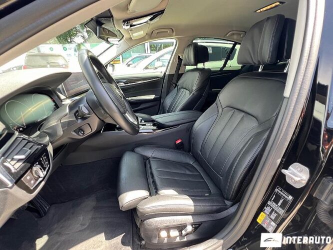 BMW 530e 36 interauto-car