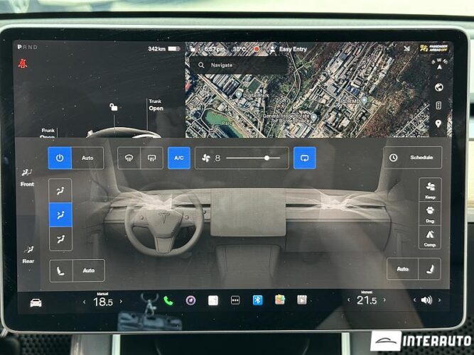 Tesla Model 3 41 interauto-car