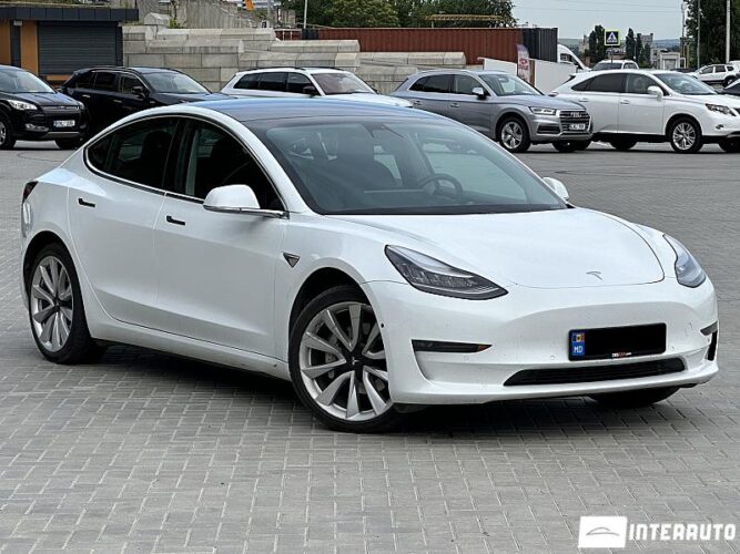 Tesla Model 3 30 interauto-car