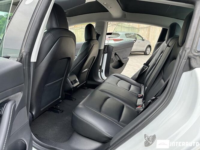 Tesla Model 3 35 interauto-car