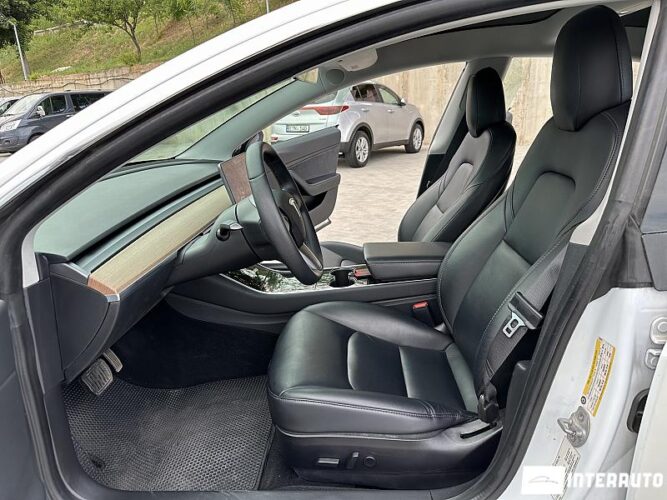 Tesla Model 3 34 interauto-car