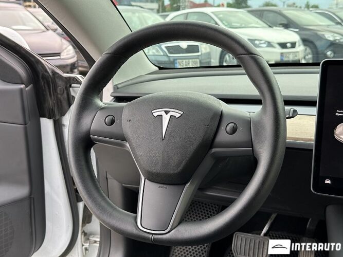 Tesla Model 3 39 interauto-car