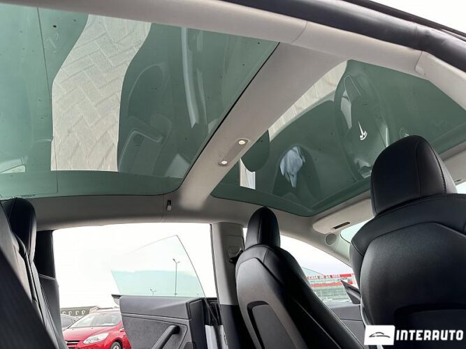 Tesla Model 3 46 interauto-car