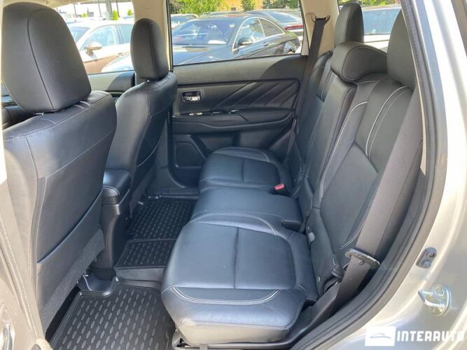 Mitsubishi Outlander 49 interauto-car