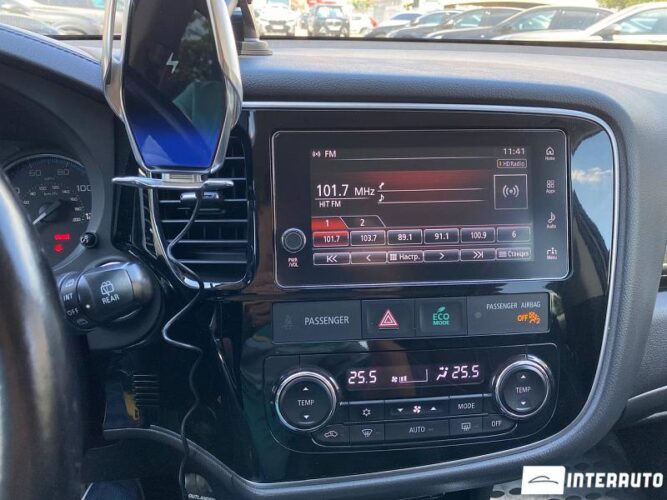 Mitsubishi Outlander 42 interauto-car