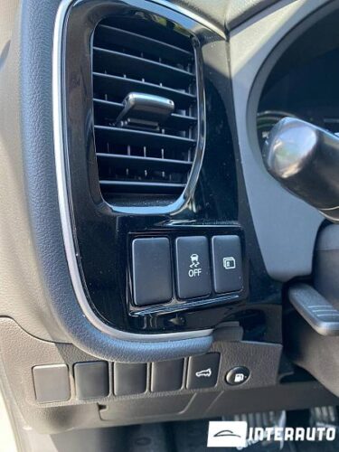 Mitsubishi Outlander 46 interauto-car
