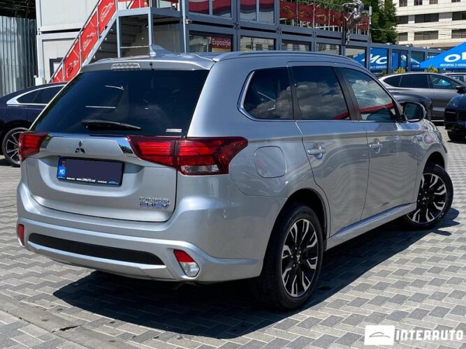 Mitsubishi Outlander 35 interauto-car