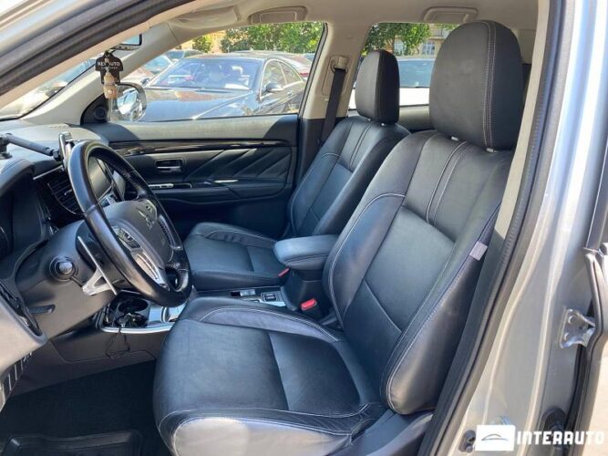 Mitsubishi Outlander 38 interauto-car
