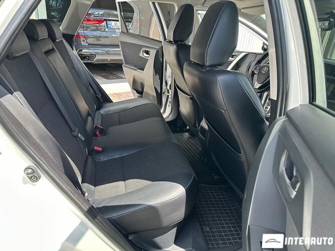 Toyota Auris 47 interauto-car