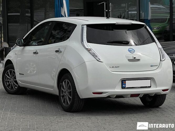 Nissan Leaf 33 interauto-car